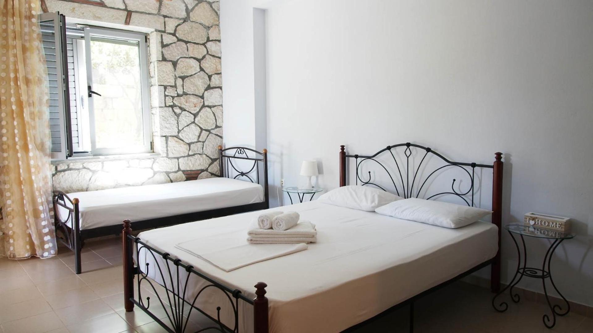 Guest House Suga 1 Qeparo Extérieur photo