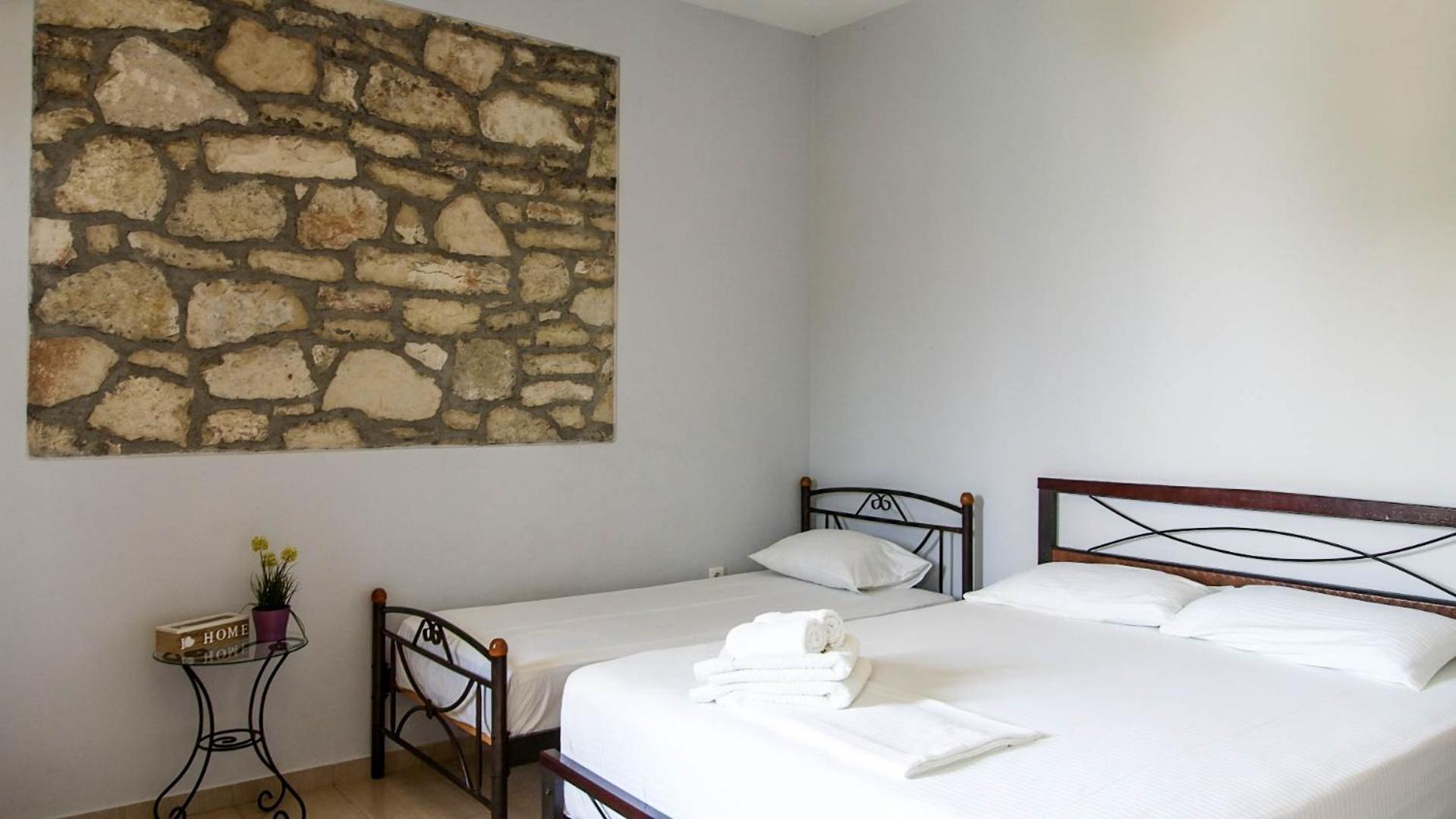 Guest House Suga 1 Qeparo Extérieur photo